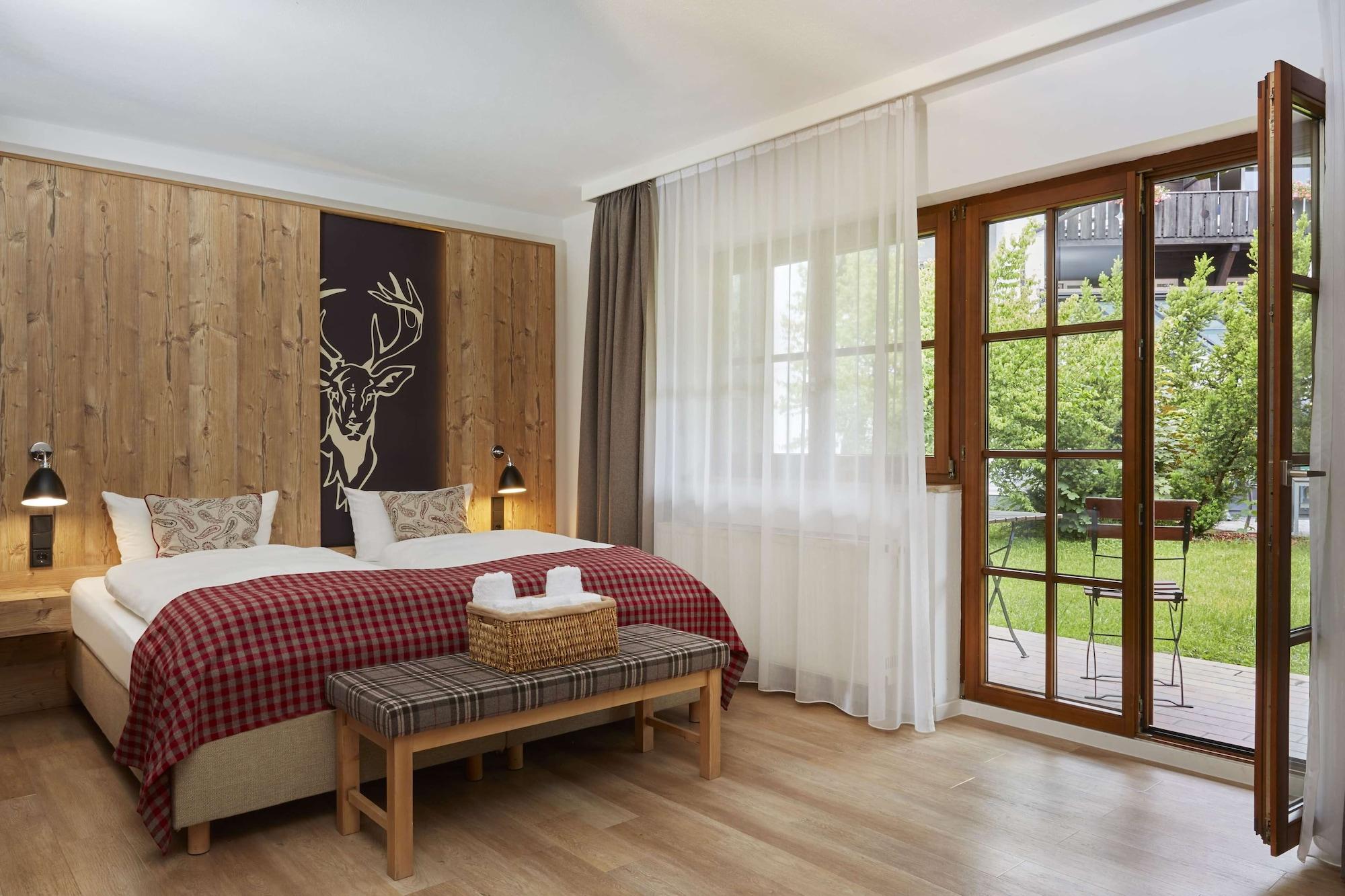 Hyperion Hotel Garmisch - Partenkirchen Εξωτερικό φωτογραφία A room at the Hotel Axelmannstein