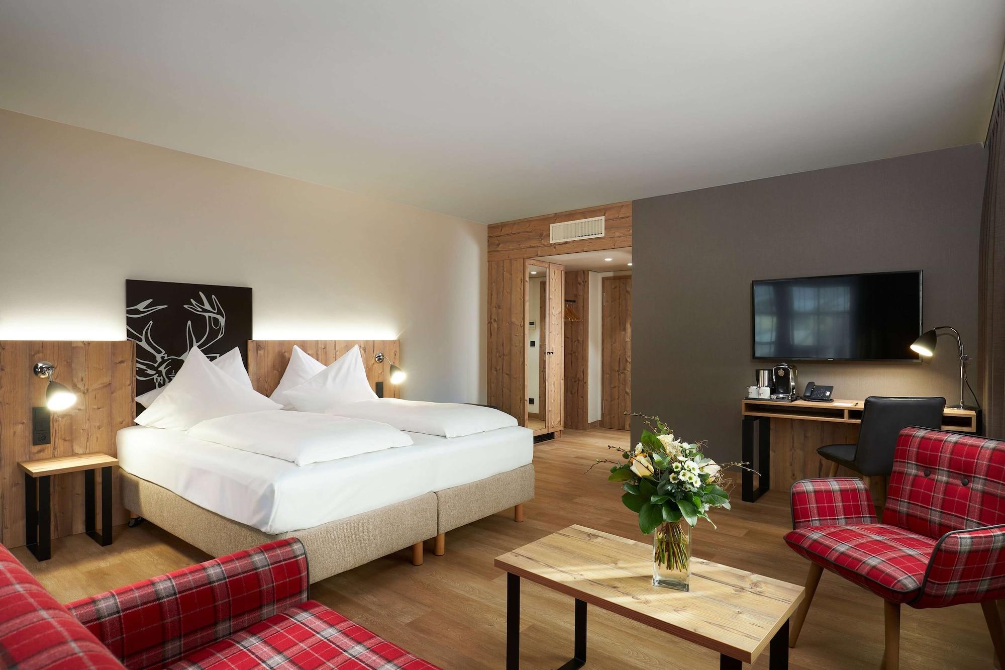 Hyperion Hotel Garmisch - Partenkirchen Εξωτερικό φωτογραφία A typical room at the Hotel Axelmannstein