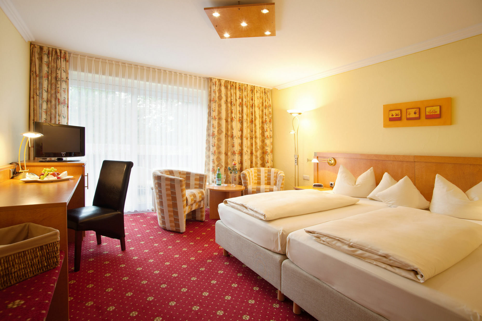 Hyperion Hotel Garmisch - Partenkirchen Εξωτερικό φωτογραφία A typical hotel room