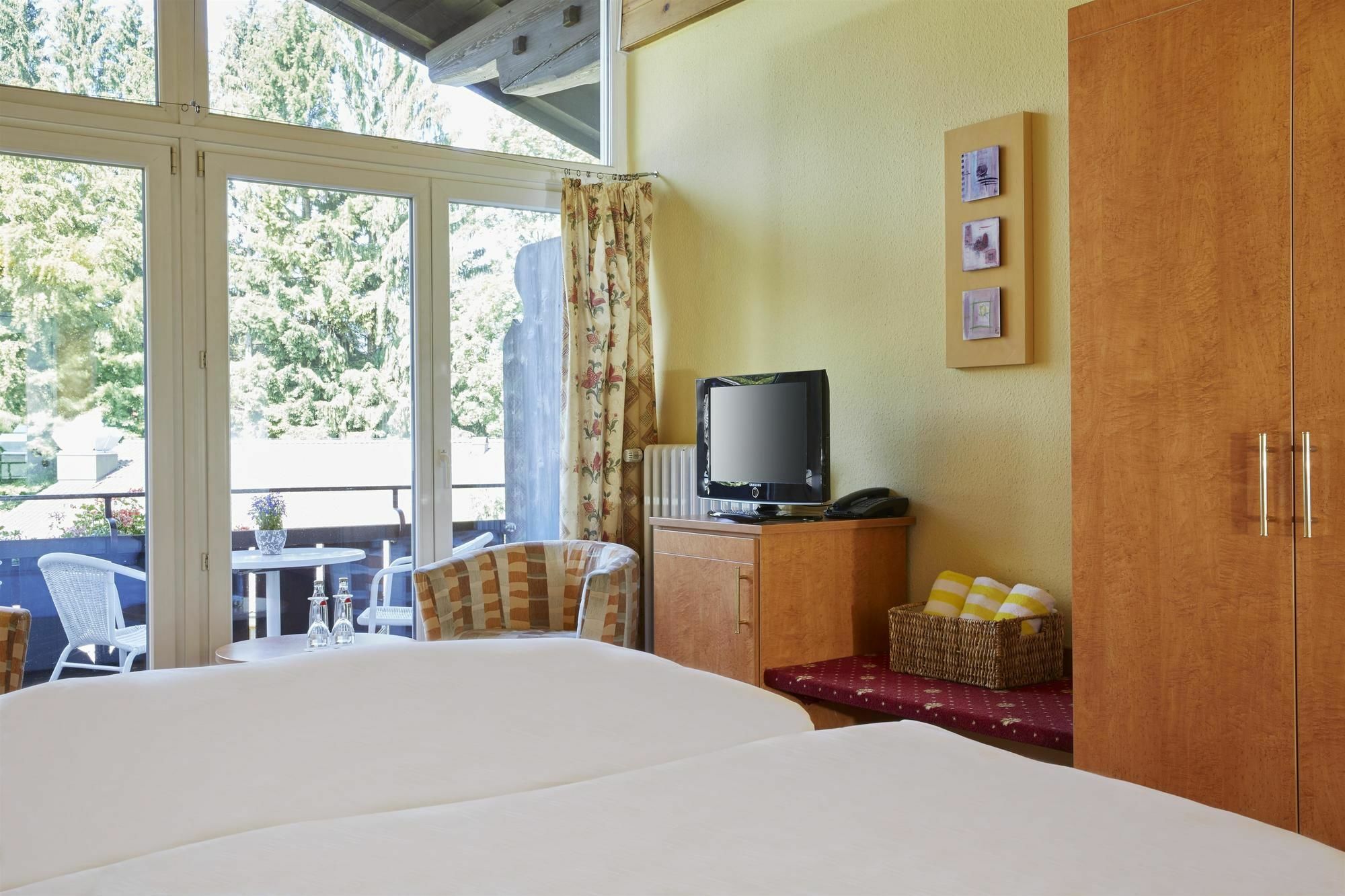 Hyperion Hotel Garmisch - Partenkirchen Εξωτερικό φωτογραφία A room at the hotel