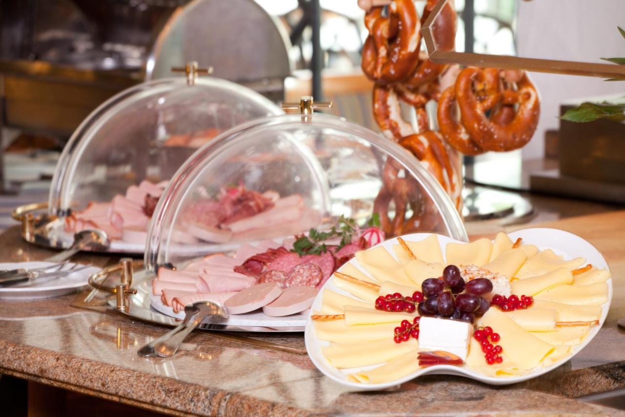 Hyperion Hotel Garmisch - Partenkirchen Εξωτερικό φωτογραφία A cheese platter